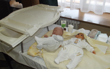 Ingyenes gyakorló csecsemő és gyermekápoló képzés esti tagozaton Esztergomban OKTÁV Szakközépiskola